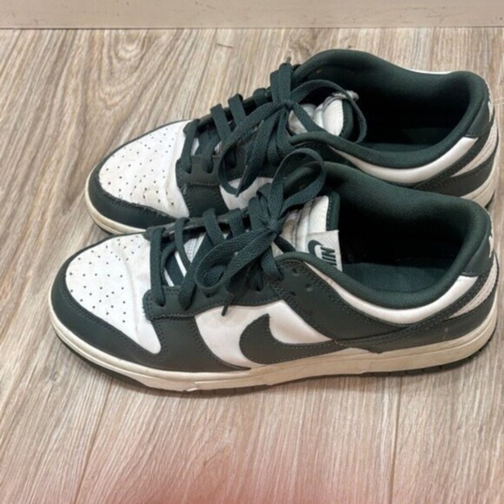 Nike men dunks Forest Green and White Sneakers 9.5